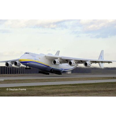 Revell 04958 Antonov An-225 Mrija Repülőmodell építőkészlet 1:144