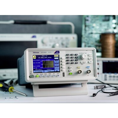 2 csatornás függvénygenerátor 0.000001 Hz - 60 MHz, Tektronix AFG1062